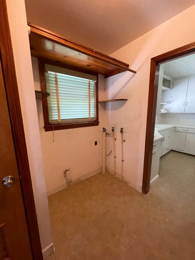 Building Photo - 1010 Peerman Pl