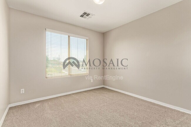 Building Photo - 2242 W Green Tree Dr