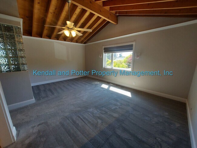 Building Photo - 5737 Soquel Dr