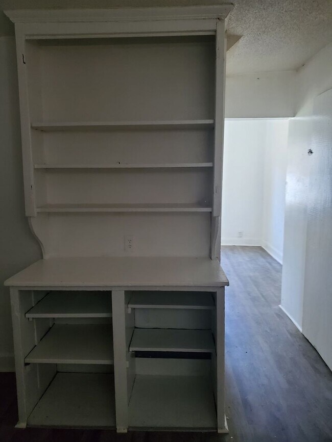 Building Photo - 20-20 Farragut St