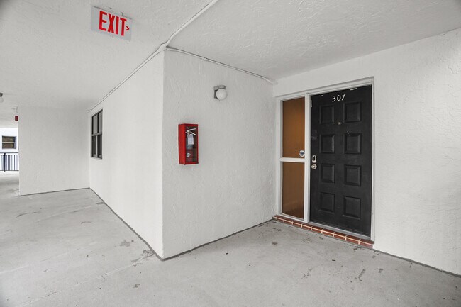 Building Photo - 16141 Blatt Blvd