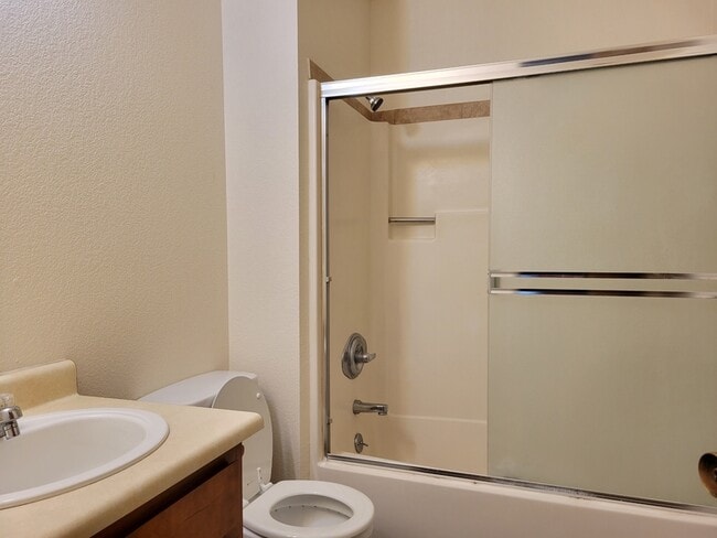 Building Photo - 1685 Cloverlawn Dr