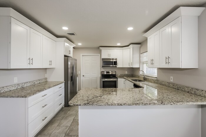 Building Photo - 2017 Hallmark Ct