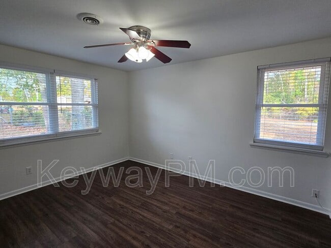 Building Photo - 3327 Cockatoo Rd