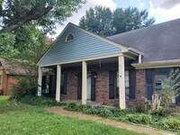 Building Photo - 3915 Clover Hill Dr