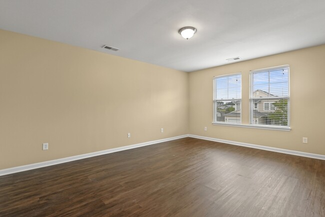 Building Photo - 363 Sanctuary Park Dr