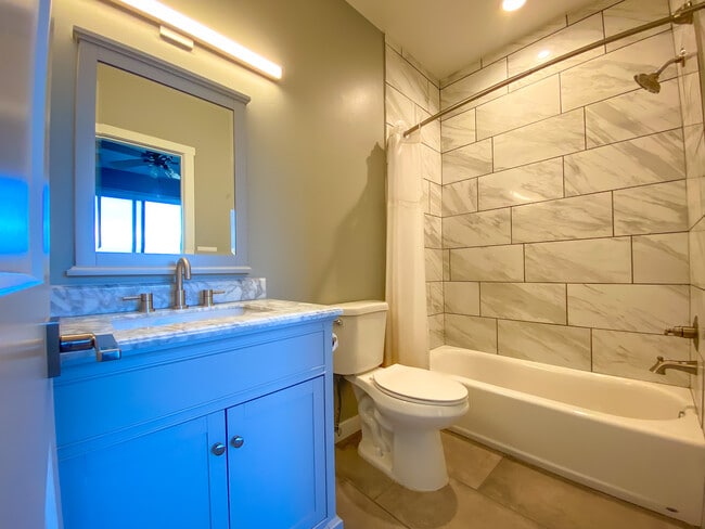 Building Photo - 844 Tijeras Ave NW