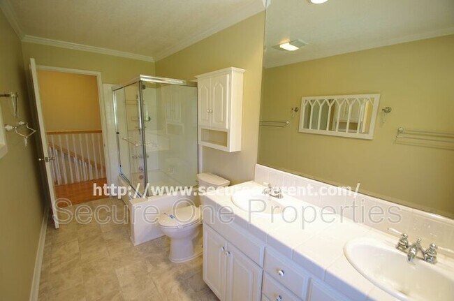 Building Photo - 5827 Fairhaven Ave