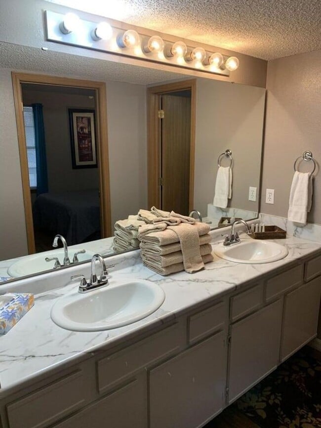 Building Photo - Furnished 2 Bedroom 2 Bath Apartment in Branson MO