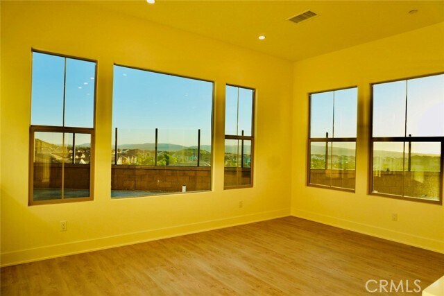 Building Photo - 112 AWNING