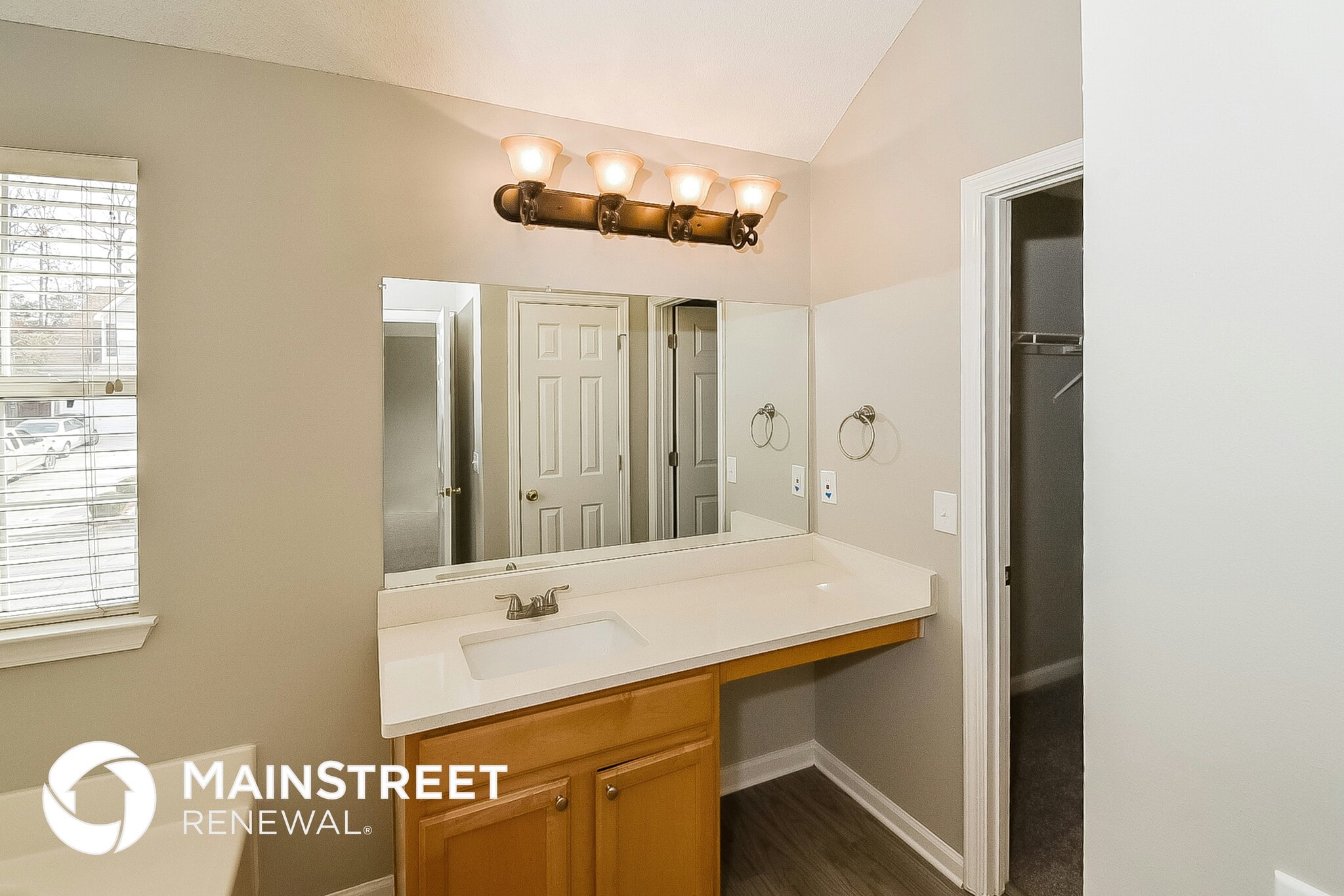 Building Photo - 200 Teak Ln