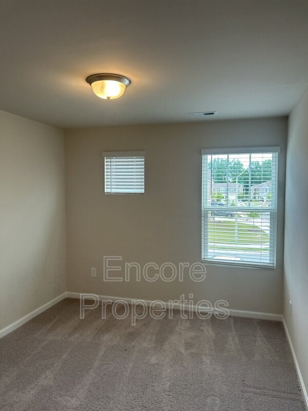 Building Photo - 240 Brook Farm Ln