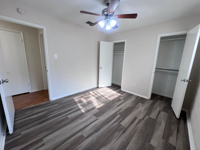 Building Photo - 4 Bedroom 2 Bathroom in Northwest Houston ...
