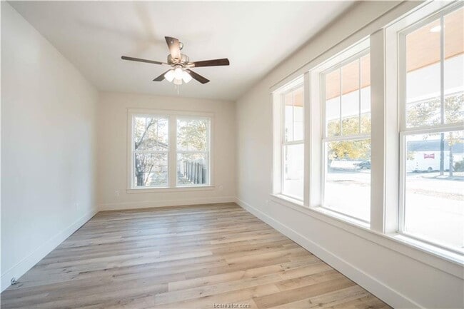 Building Photo - AUGUST 2026 PRE-LEASE!! Stunning Remodeled...