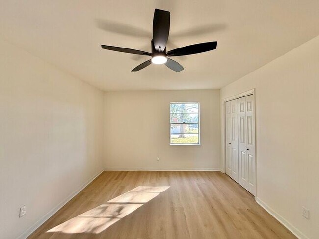 Building Photo - Spacious 3-Bedroom, 2-Bath Home with Bonus...