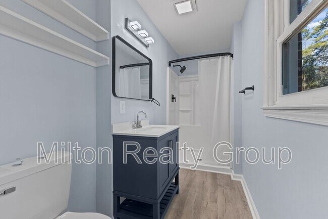 Building Photo - 329 S McPherson Church Rd