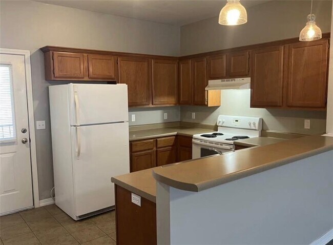 Building Photo - 3010 SE J St