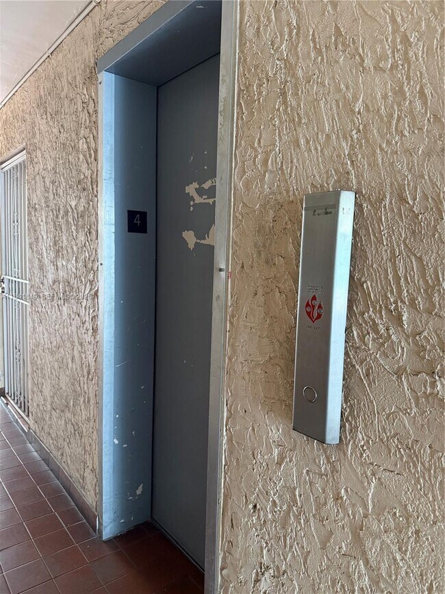 Building Photo - 6820 W Flagler St