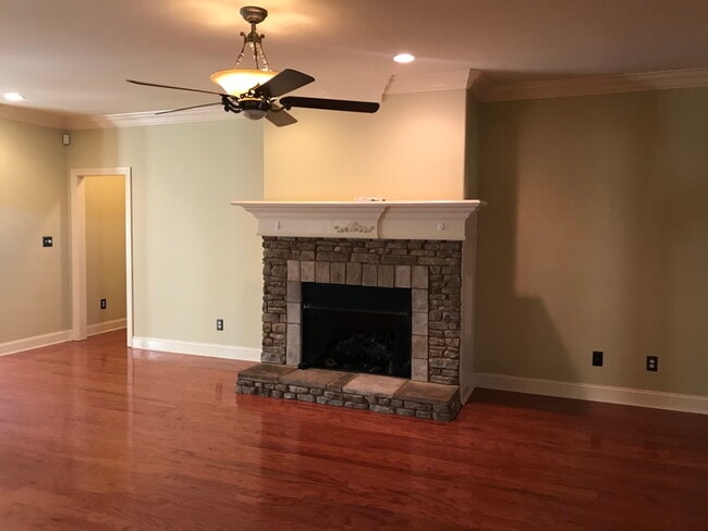 Building Photo - 113 Commonwealth Ct