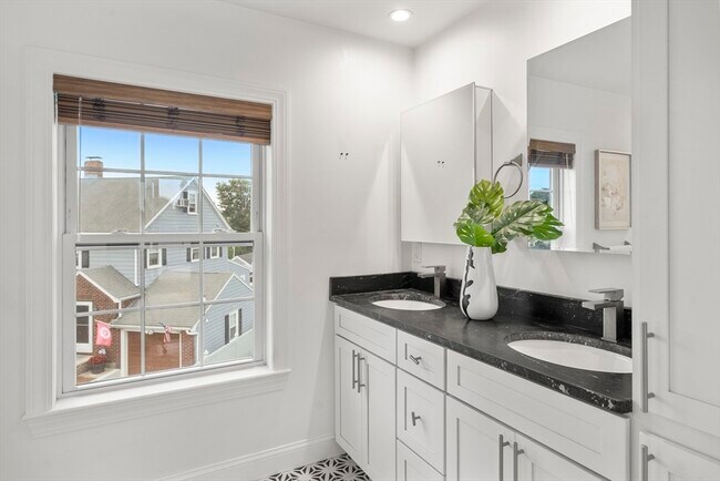 Building Photo - 54 Villa Ave