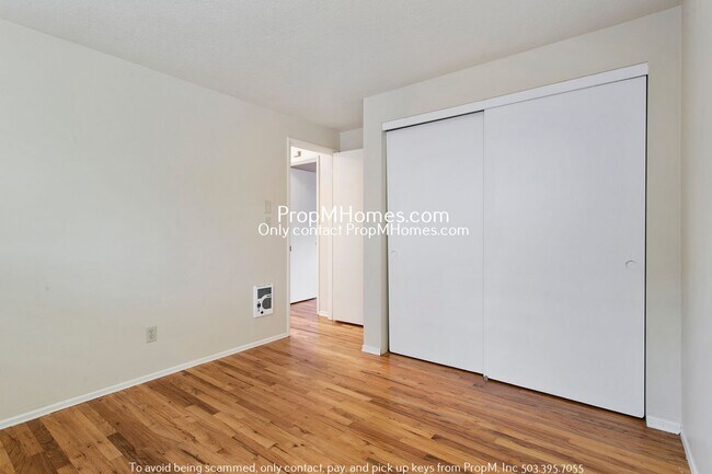 Building Photo - 5855 SW Oleson Rd