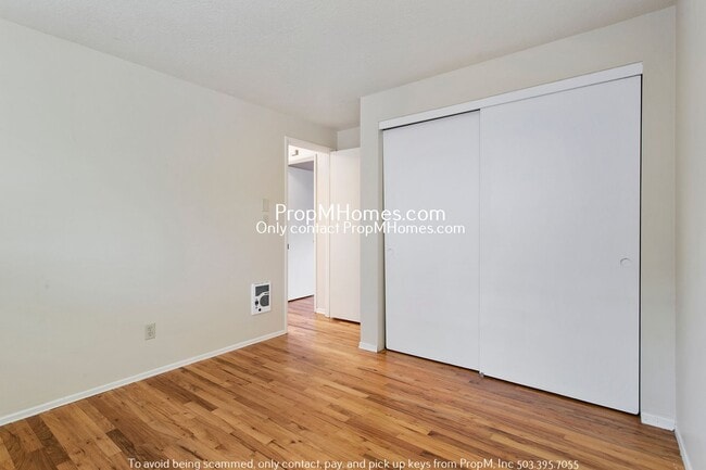 Building Photo - Charming 2 Bedroom Duplex in SW Portland!