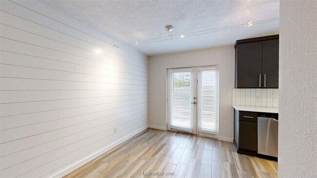 Building Photo - 507 Boyett St