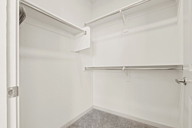 Building Photo - 711 W Broadway Rd