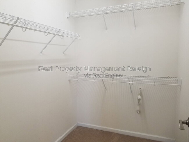 Building Photo - 2152 Castle Pines Dr
