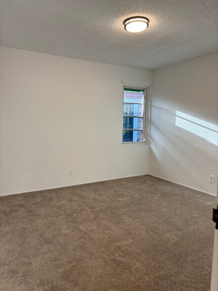 Building Photo - 95-995-995 Makaunulau St