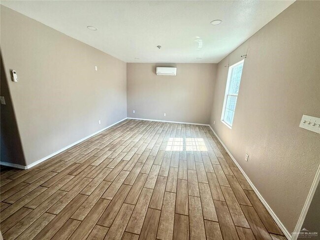 Building Photo - 9 El Campo Dr