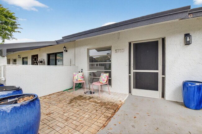 Building Photo - 5753 Spindle Palm Ct