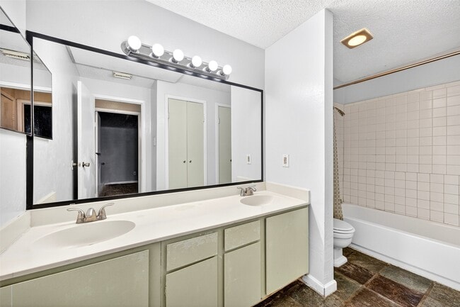 Building Photo - 10053 Westpark Dr