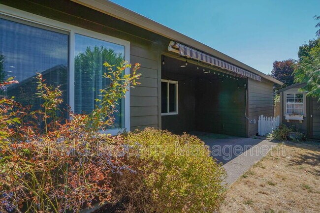 Building Photo - 12114 NW 41st Ave