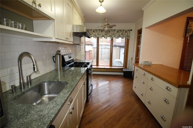 Building Photo - 88-82-88-62 62nd Dr