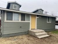 Building Photo - 1002 W Myrtle Ave