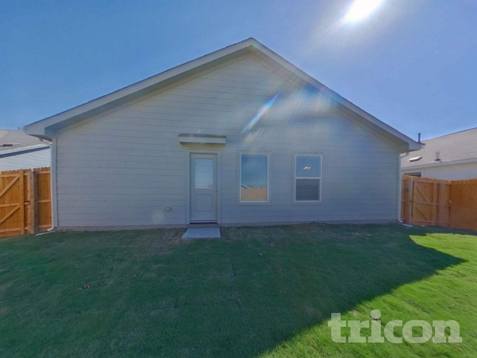 Building Photo - 3028 Yellow Pne Ave