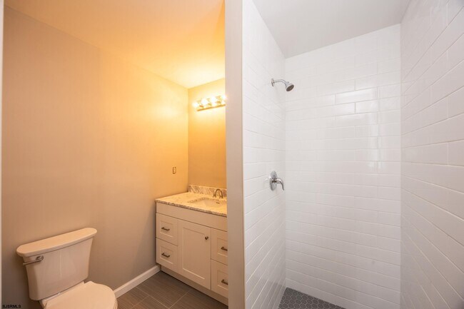 Building Photo - 320 Bergen Ave
