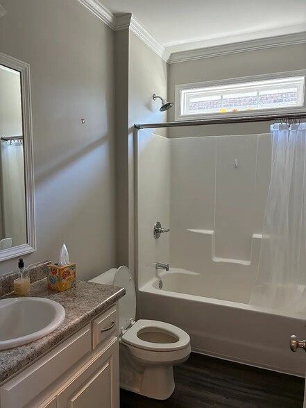 Building Photo - 305 Courtland Dr