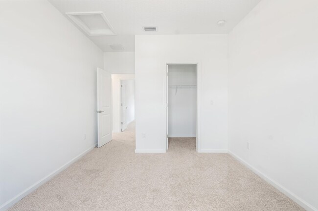 Building Photo - 10638 Hensley St