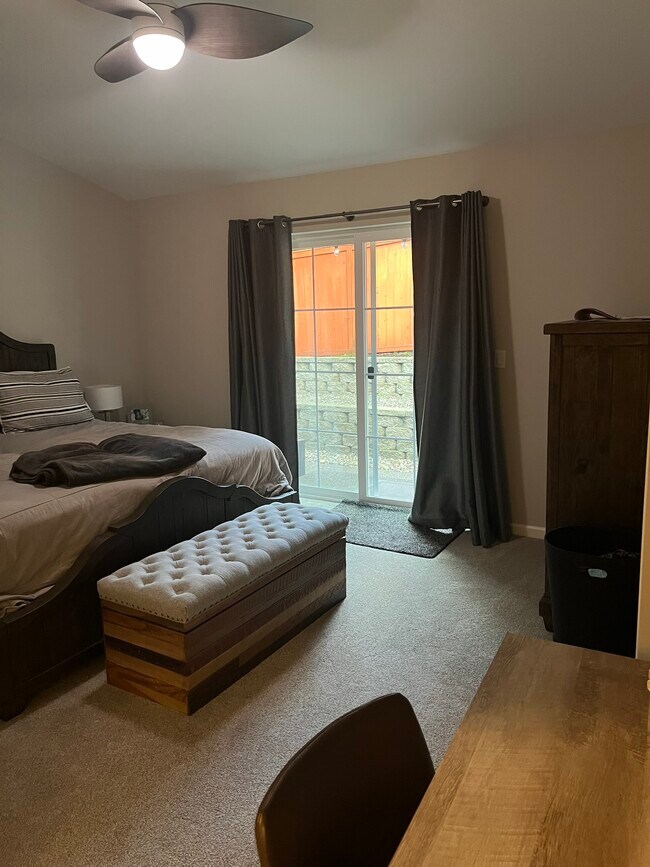 Building Photo - 381 E Lakeshore Dr