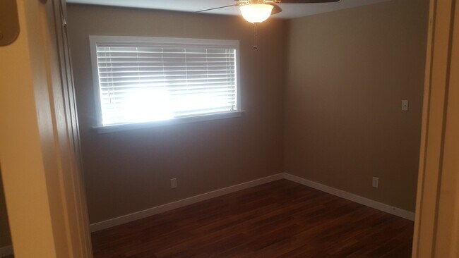 Building Photo - 1291 Creswell Dr