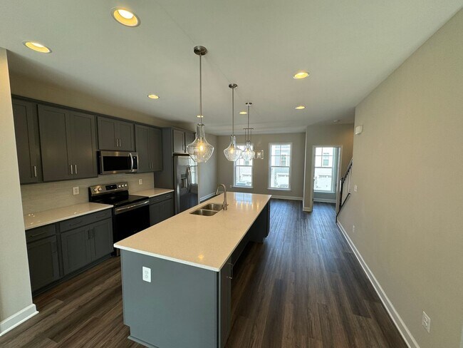 Building Photo - Townhouse for Rent in Preston Lake!