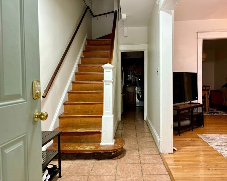 Building Photo - 1403 West Virginia Ave NE