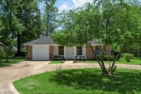 Building Photo - Check Out this 3 bed 2 bath in North Shrev...