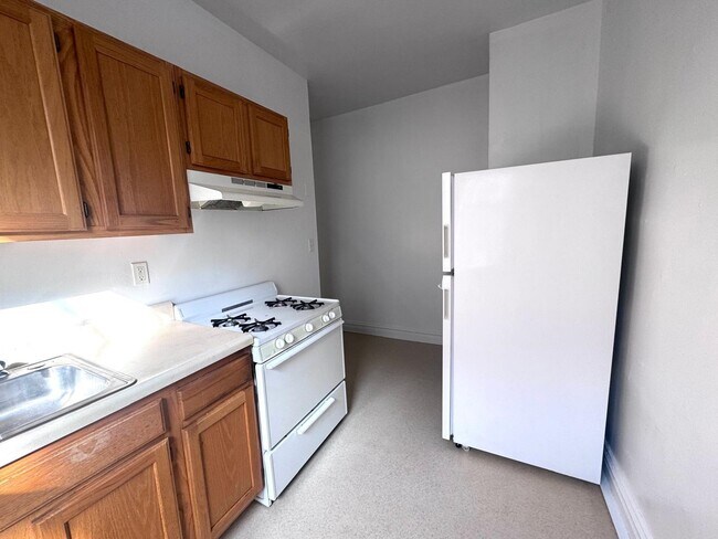 Building Photo - 35-39-39 Fulton St