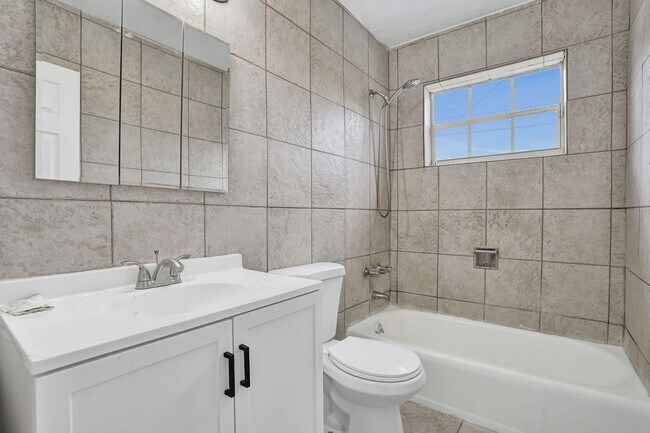 Building Photo - 4BR Corner Home (4th from FL Room) | No HOA | Large Fenced Yard | Move-In Ready