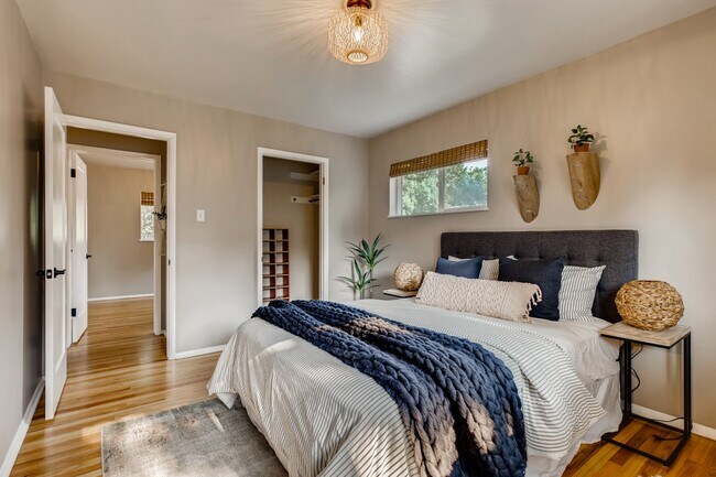 Building Photo - 6047 Independence St