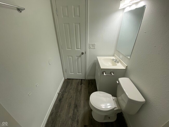 Building Photo - 621 N Oxford St