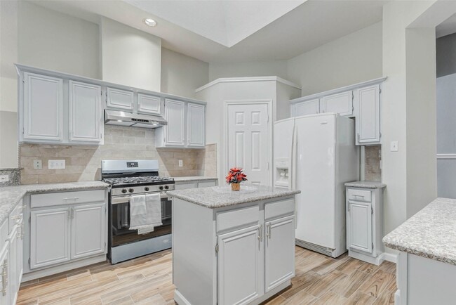 Building Photo - 4506 Silverlake Dr